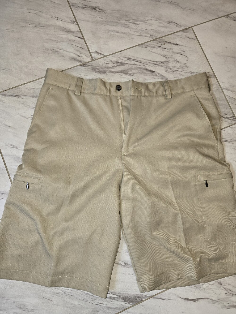 IZOD Golf Men’s Khaki Performance Shorts — Size 32